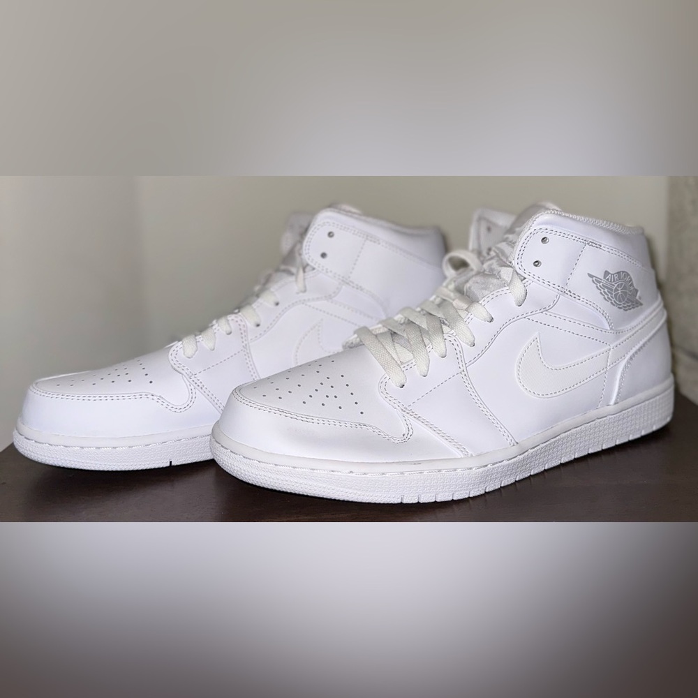Jordan 1 mid white pure platinum